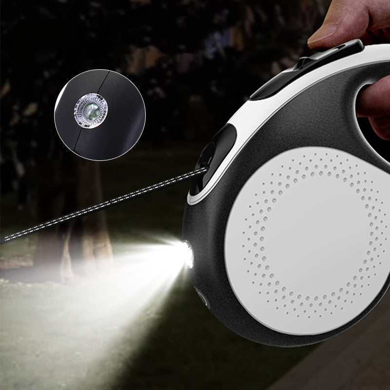 Automatische Rollleine für Haustiere. Neues Produkt wird mit Licht aufgeladen.